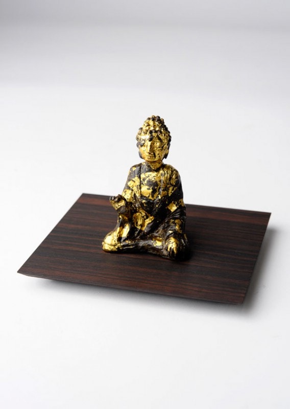 仏教美術 仏像 旃檀功徳仏像 駅千衣仏像 仏堂供養 工芸品 置物 仏像】釈迦如来坐像 松本慶一郎作 黒檀台付き | 日本の作家,松本慶一郎