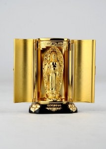 阿弥陀如来 - 厨子入り　純金メッキ仕上げ　総高9.7cm　高岡銅器|高岡銅器の仏像|日本の手技
