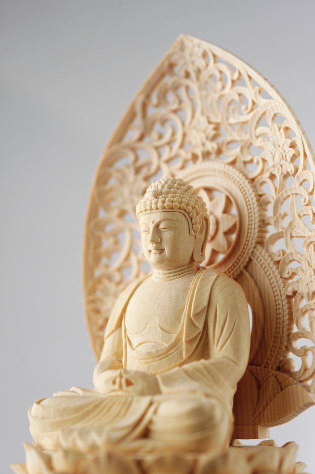 人気急上昇の奇跡の護符 '純銀の強者' 邪気払う結界 プラクルアン タイ