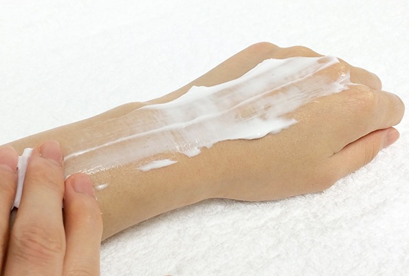 LLE (業務用）ミネラルマッサージクリーム(ヒアルロン酸)450g 11B-01400