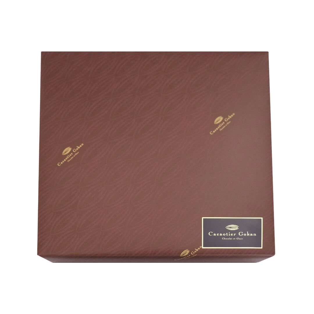 �����������8����