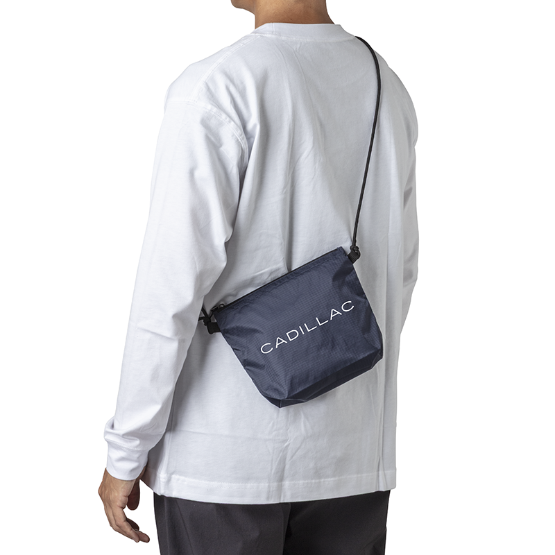 CADILLAC サコッシュ