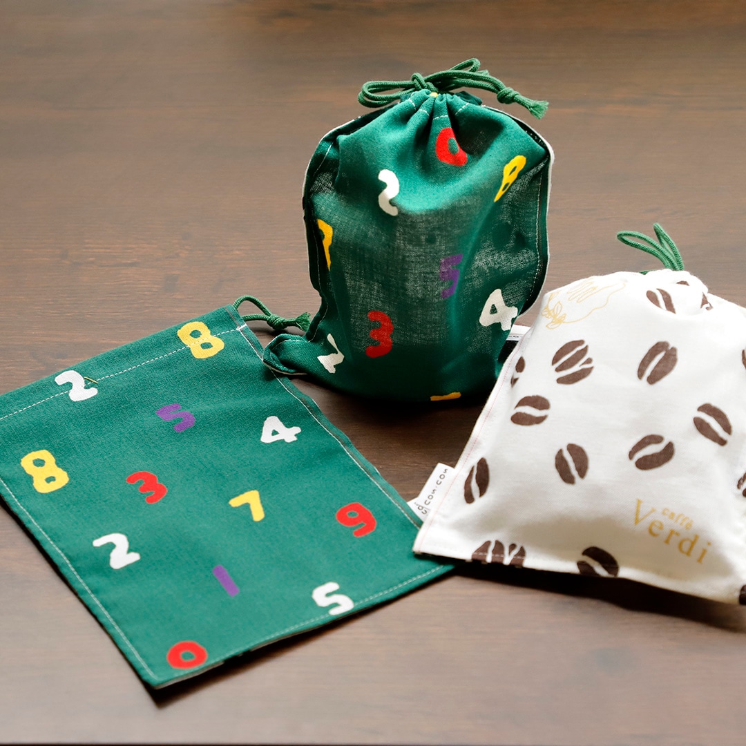 ゆゆ。パッチワーク巾着袋　（グリーン系) ゆゆ様専用。パッチワーク巾着袋 （グリーン系)