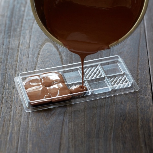 PETモールドB(透明) 50枚入 チョコレート約50g AP70140KMB-50 | 型