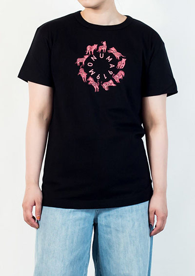 [即納品]Tシャツ　ユニセックス＜うまくいく紋・MONUMA・黒地ピンクプリント＞　【クリックポスト可能：容量80】|Tシャツ|アパレル