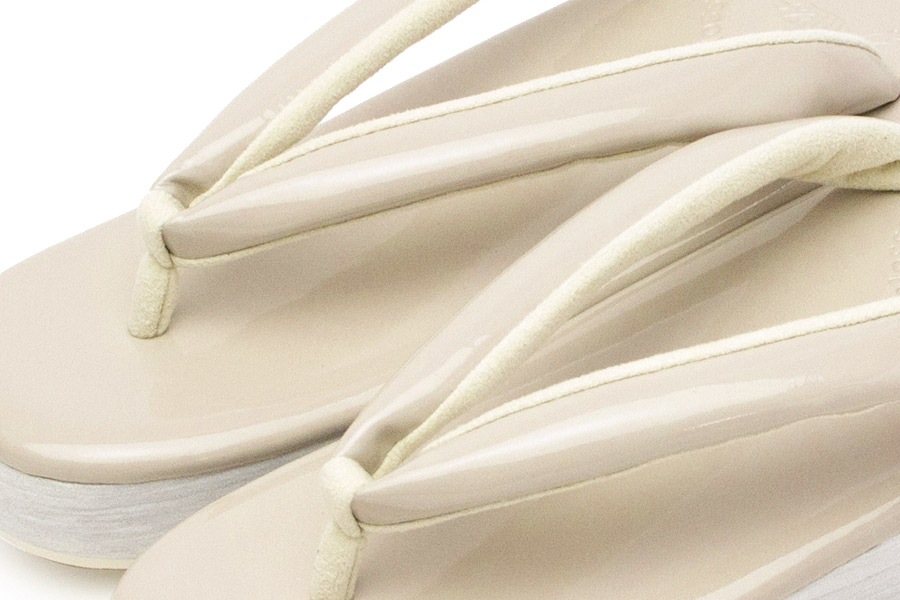 [オーダー品]カフェぞうりオトナエナメル レディース No.10320＜エクルベージュ＞