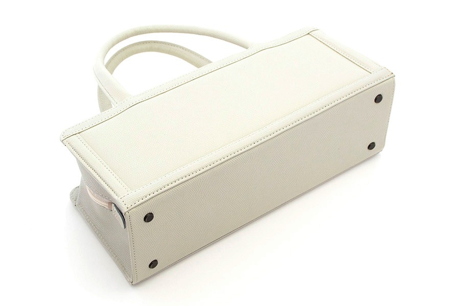 [即納品]利休型箱バッグ　ギアナ＜胡粉色（No.150C）＞　刻印：銀箔　金具：アンティークゴールド