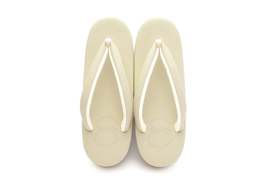 [Mサイズ即納品]カフェぞうりラッテ（低台）　レディース　No.31019　＜ギアナ/No.311C（象牙）＞　【すげ加減：ゆるめ】