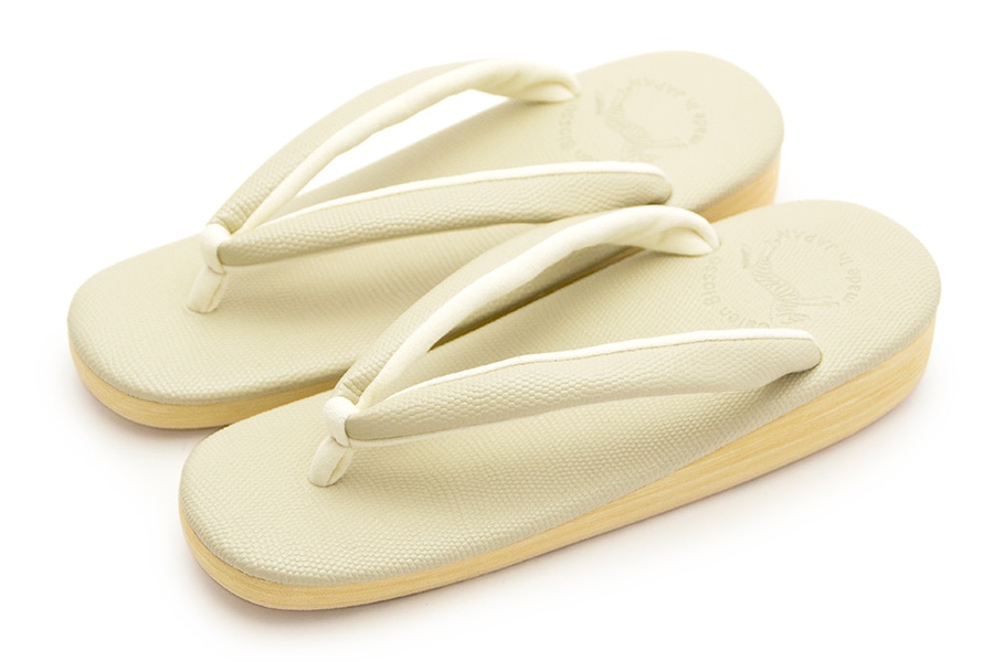 [Mサイズ即納品]カフェぞうりラッテ（低台）　レディース　No.31019　＜ギアナ/No.311C（象牙）＞　【すげ加減：ゆるめ】