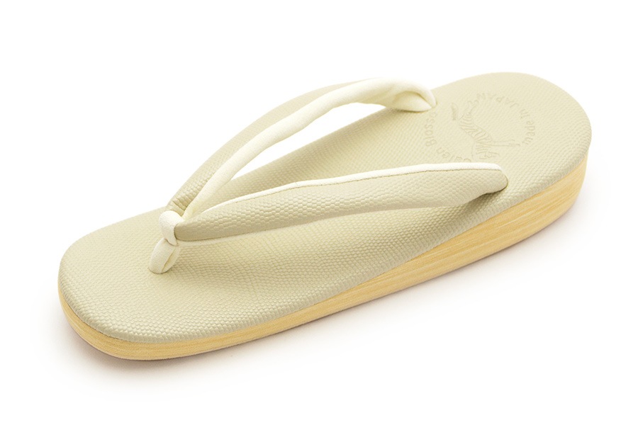 [Mサイズ即納品]カフェぞうりラッテ（低台）　レディース　No.31019　＜ギアナ/No.311C（象牙）＞　【すげ加減：ゆるめ】