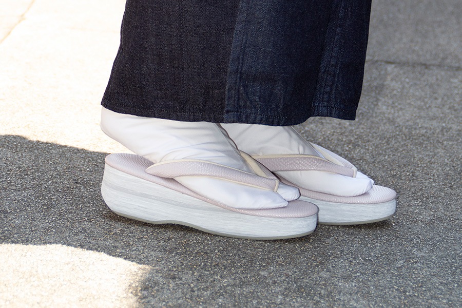 [Mサイズ即納品]カフェぞうり　レディース　No.22020　＜ギアナ/No.319C（藤紫）＞