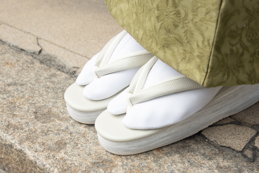 [Sサイズ即納品]カフェぞうり　レディース　No.12020 ＜ギアナ/No.150C（胡粉色）＞