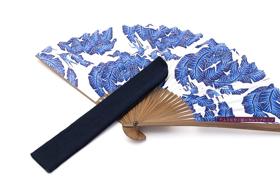 [即納品]扇子　＜花喰鳥と丸芭蕉・ブルー＞（香り付き）　