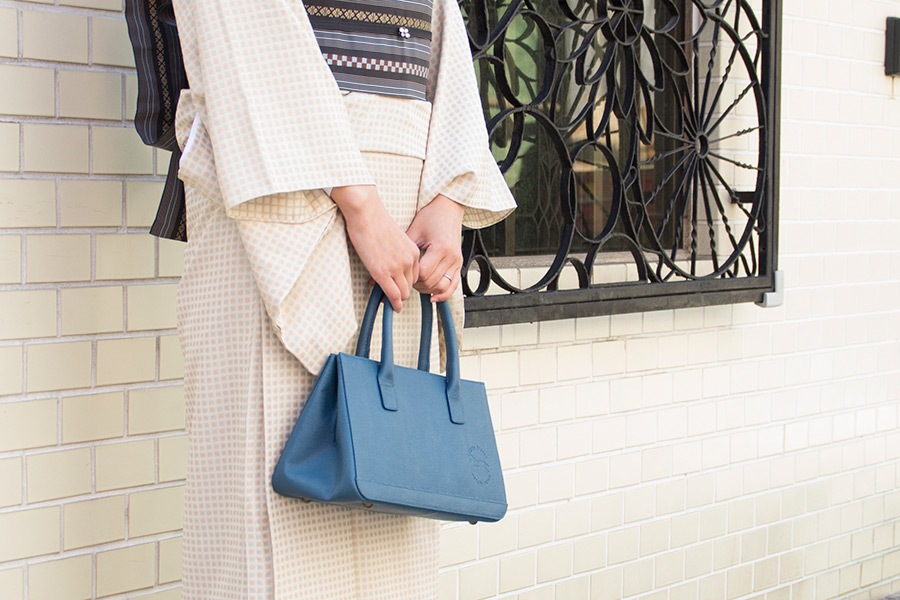 【受注生産：納期2ヶ月】ポスト3　菱青海＜サクラサク／オフホワイト＞　No.803　金具：ゴールド