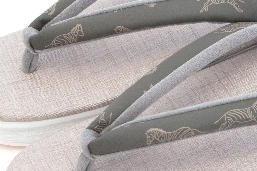 [Mサイズ即納品]カフェぞうり レディース No.47124＜うるしまうま・グレー＞