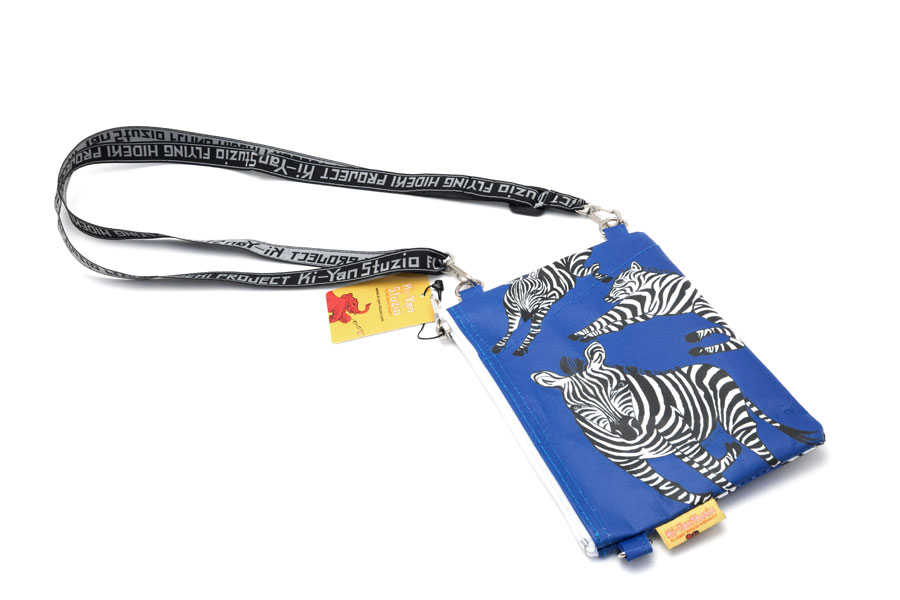 [即納品] 2wayスマホポーチ　ポリエチレン＜うまくいく紋・ブルー＞ ショルダーストラップ：BLACK