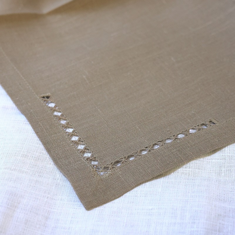 ルーテシア・ナプキン・トープ（茶褐色）