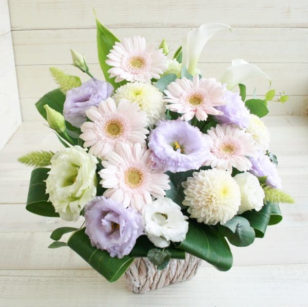 お供えアレンジメントＭ-淡ピンク系