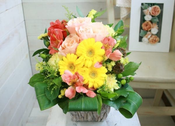 おまかせアレンジメントＭ-黄色・オレンジ系