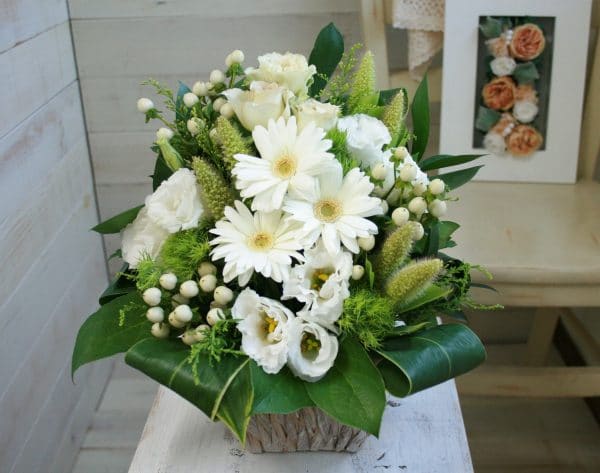おまかせアレンジメントＭ-白・グリーン系