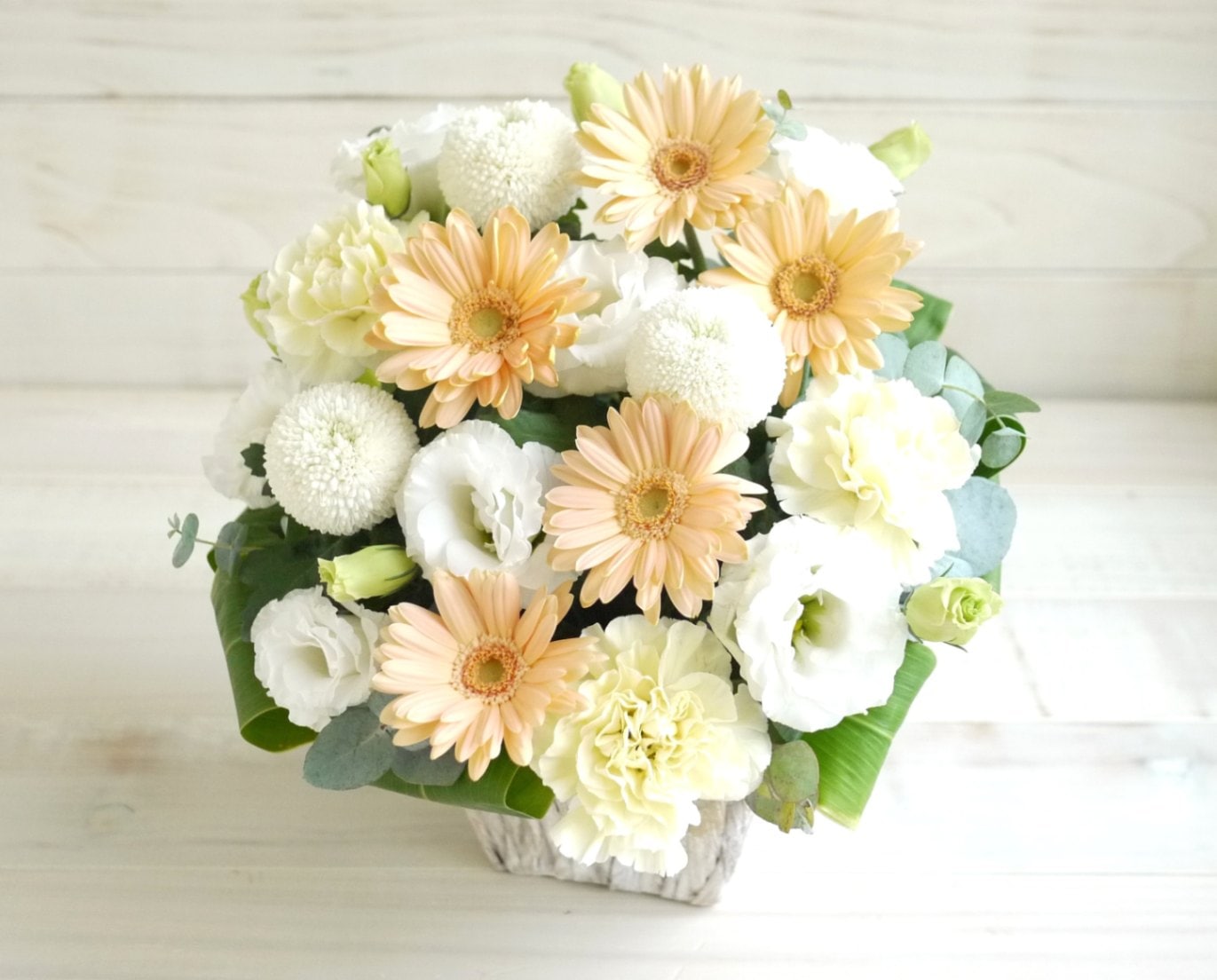 お供えアレンジメントM-淡イエロー系