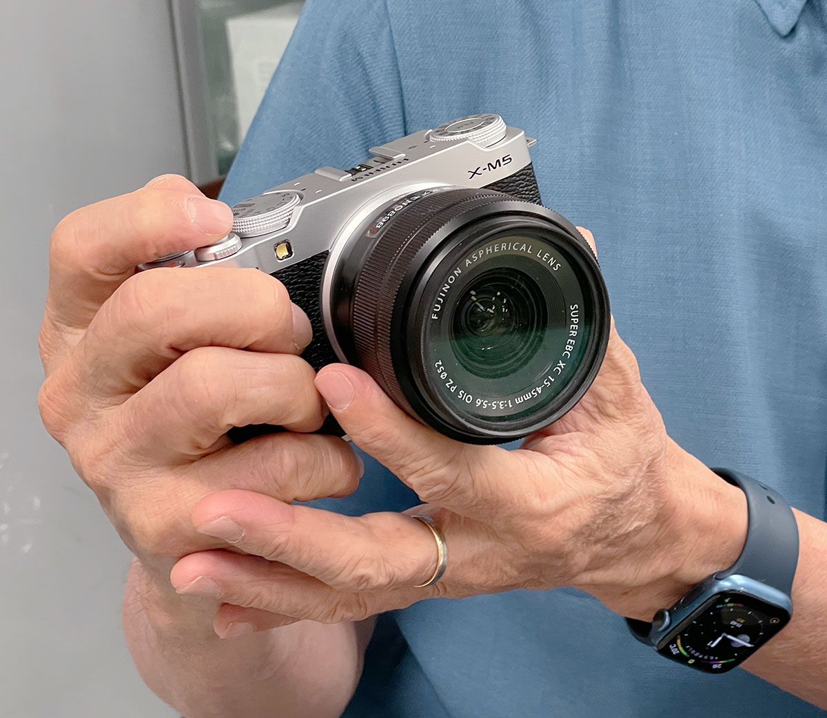 [3ǯ�ݸ���] FUJIFILM X-M5 XC15-45mm��󥺥��å� �֥�å�������С��إ���С�����¨Ǽ��ǽ��XM5 �ߥ顼�쥹���X-M5LK-1545-B/S Lens Kit ɸ�ॺ�����󥺥��å�