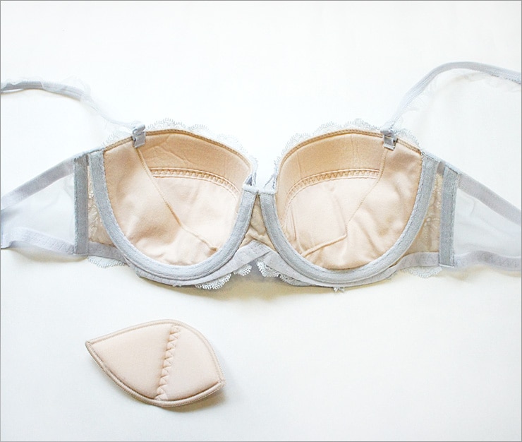 Acacia 1/2ストラップレスはぎカップブラジャー