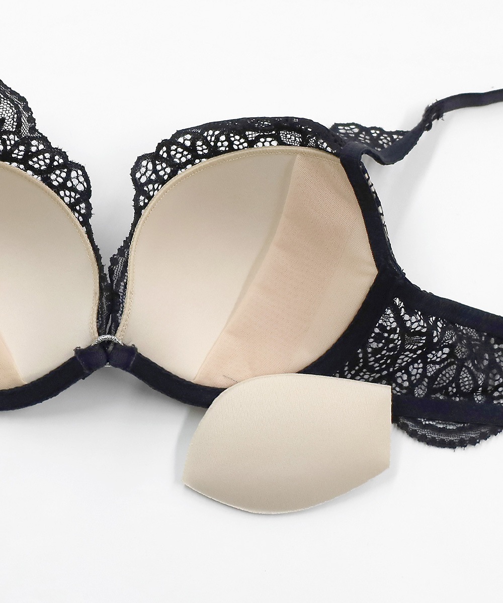 Melodie チョーカー付きデコルテレースモールドカップブラジャー / White