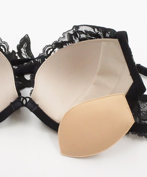 Lily バックモチーフモールドカップブラジャー