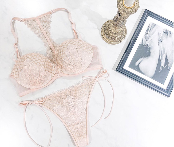 Butterfly 3/4カップフロントホックブラジャー