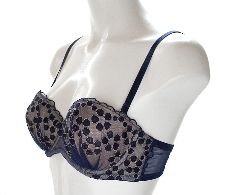 Exquisite ストラップレスモールドカップブラジャー