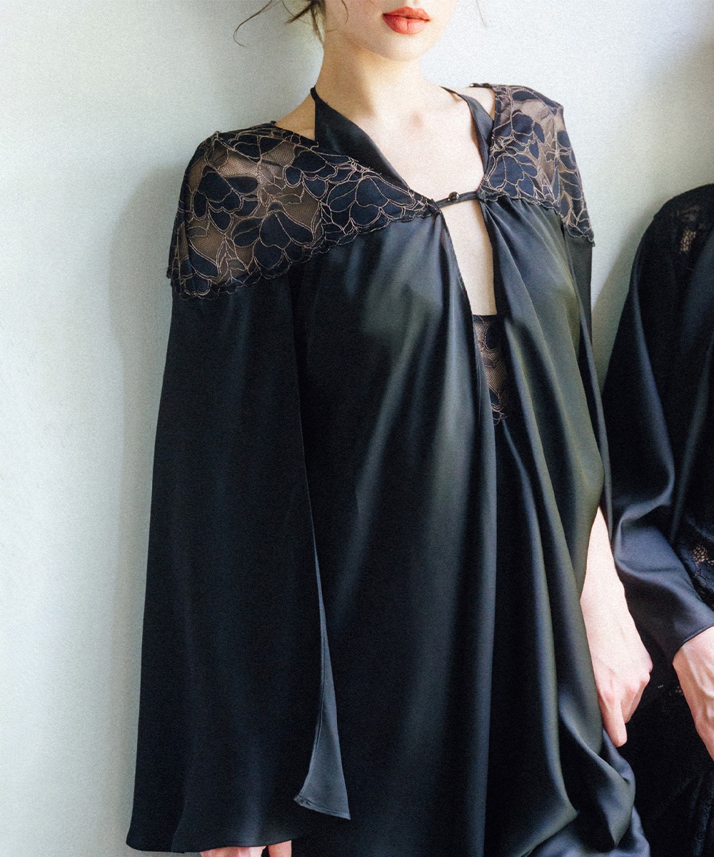 Whispers レースコンビスリットスリーブガウン