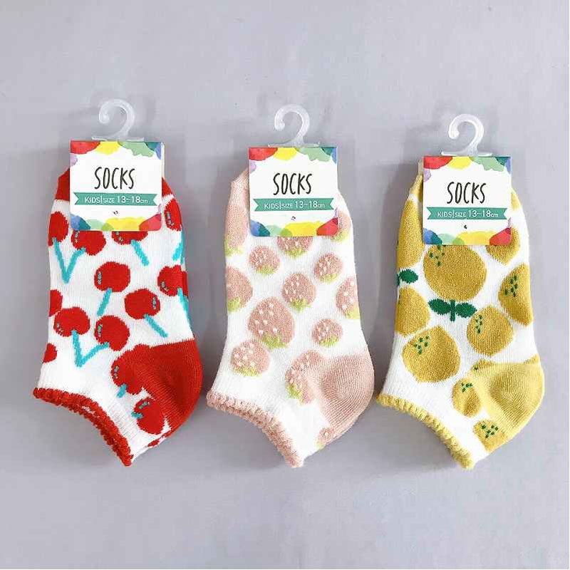 子供靴下　ショート丈１３　フルーツ総柄