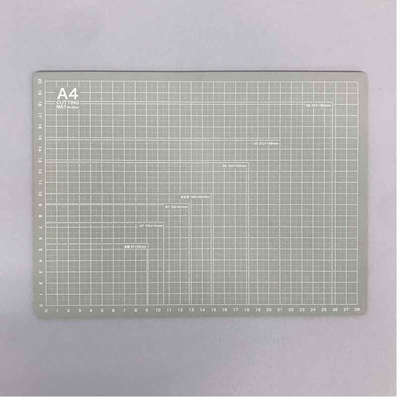 カッターマットＡ４　ＧＹ