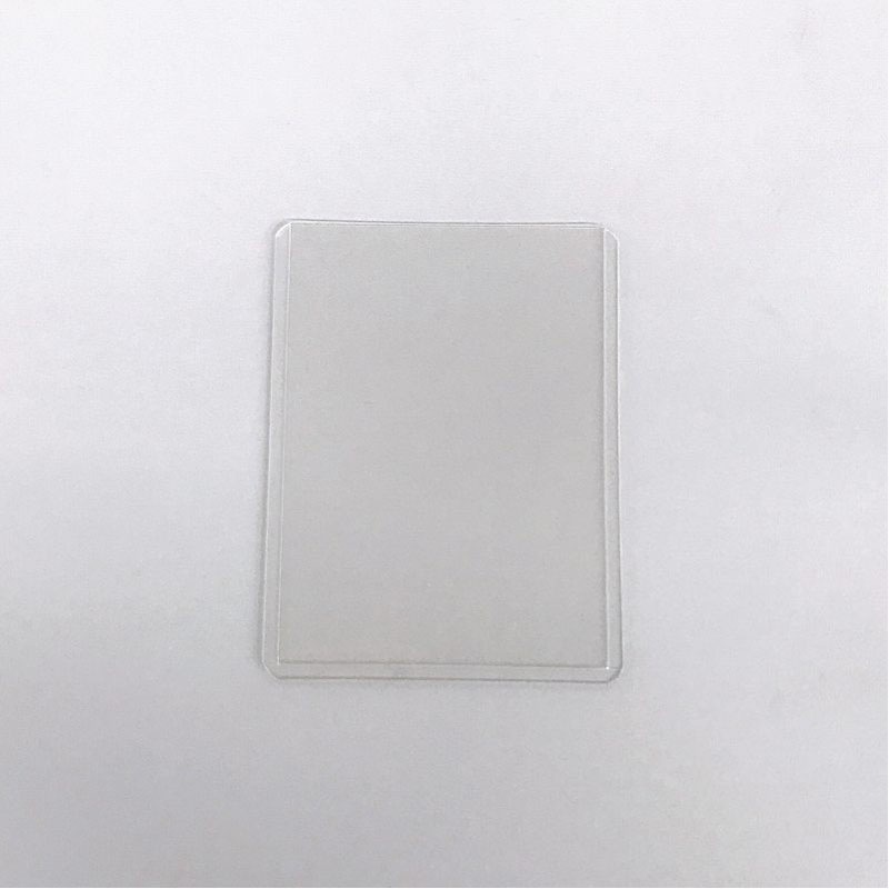 Ｂ８硬質カードケース　縦型４Ｐ