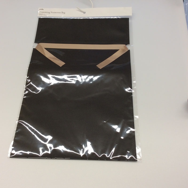 不織布巾着バッグ　Ｌ　ブラック・ボルドー