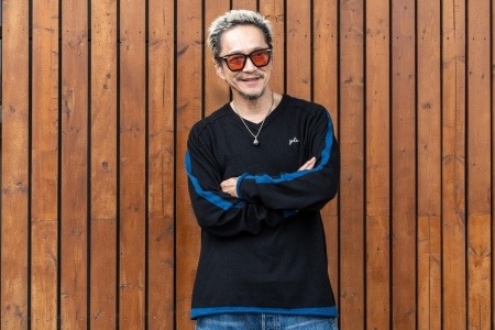 V NECK KNIT (BLACK)