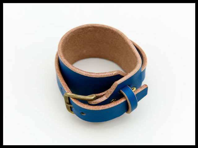 LEATHER BRACELET (BLUE)
