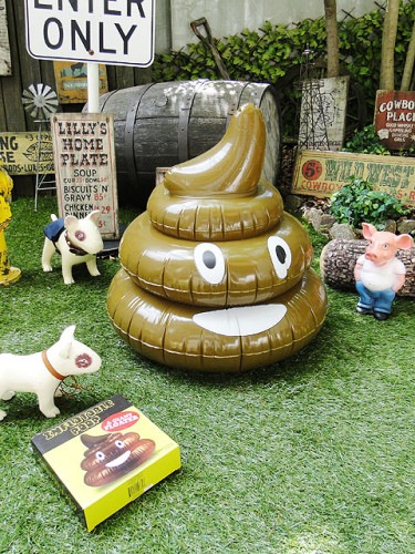 ウンチ　インフレータブル|ジョークグッズ|もはや店長すら迷子になるアメ雑ジャングル