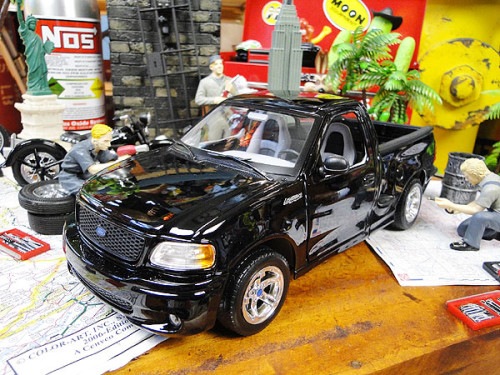 マイストフォードF-150ライトニング　ダイキャスミニカー 1/21スケール|男の秘密基地作りに！ガレージング雑貨