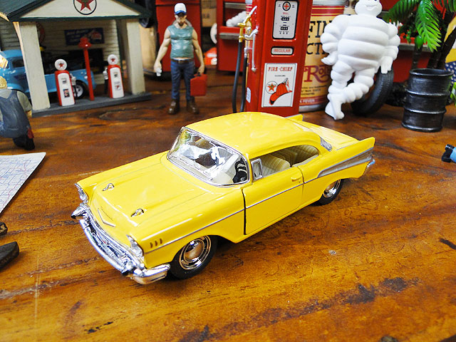 1957年 シボレー ベルエア ダイキャストミニカー 1/40スケール