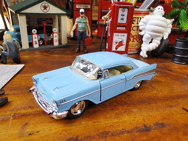 1957年 シボレー ベルエア ダイキャストミニカー 1/40スケール
