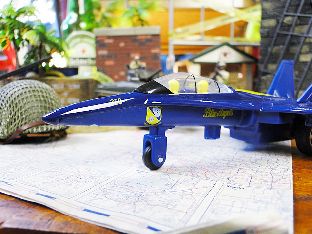 アメリカ軍の戦闘機モデルエアプレーン （F-18 ブルーエンジェルズ