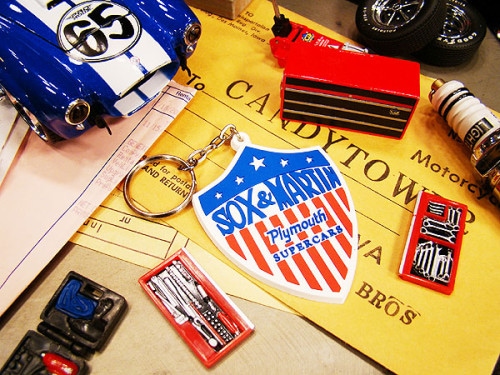 レーシング　ラバーキーホルダー　（ソックス＆マーティン）|キーホルダー/ガーディアンベル|男の秘密基地作りに！ガレージング雑貨