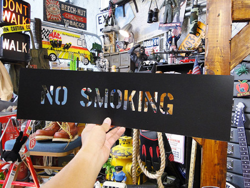 アメリカのホームセンターで売ってるステンシルシート　（ノースモーキング/NO SMOKING）　|世田谷ベースでおなじみのステンシルプレート|週末はホームセンター通い・・・・自分で作るDIYコーナー