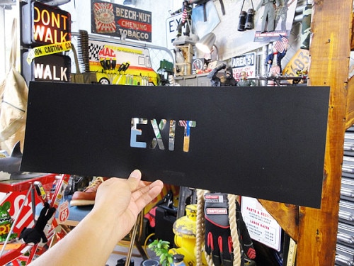 アメリカのホームセンターで売ってるステンシルシート　（出口/EXIT）　|世田谷ベースでおなじみのステンシルプレート|週末はホームセンター通い・・・・自分で作るDIYコーナー