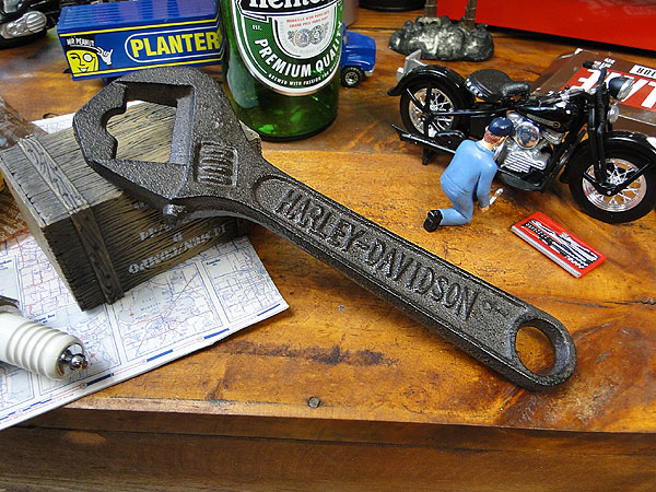 HARLEY-DAVIDSON　壁掛けボトルオープナー Harley Davidson - Bottle Opener – Spearhead & Company