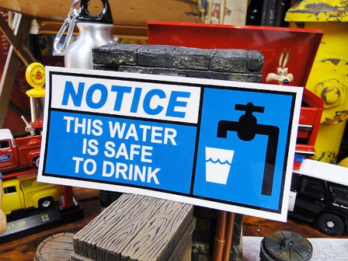 U.S.パブリックサインステッカー　（この水は飲むことができる水です）　|サインプレートステッカー|警告看板/パーキングサイン/道路標識