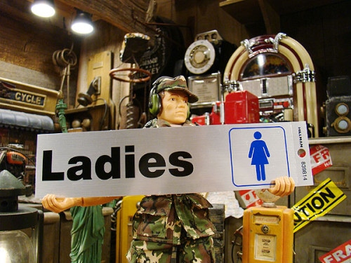 アメリカのホームセンターで売ってるステッカー　（女性）　|USAサインプレートステッカー|ステッカー