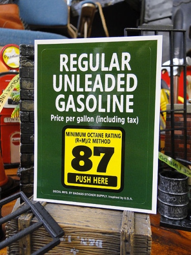 アメリカのガススタ　ボタンステッカー　（レギュラー/グリーン）　バッドアス　ステッカー#020　|バッドアス・ステッカー|ステッカー